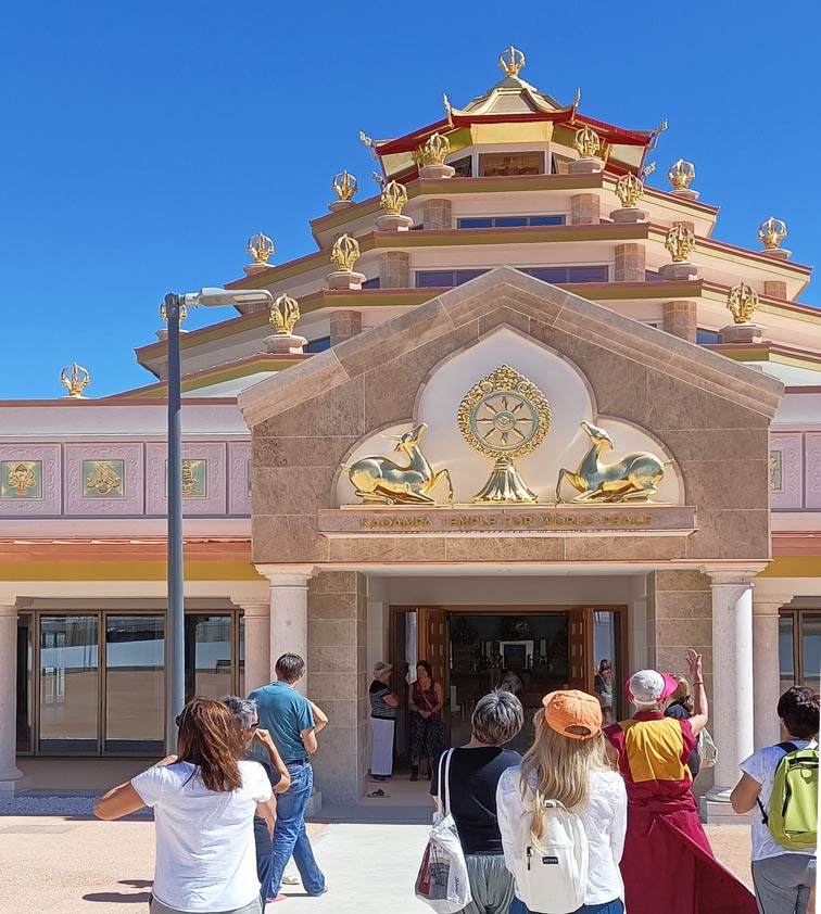 Puertas abiertas visitas guiadas y meditación gratuitas al Templo budista en Málaga